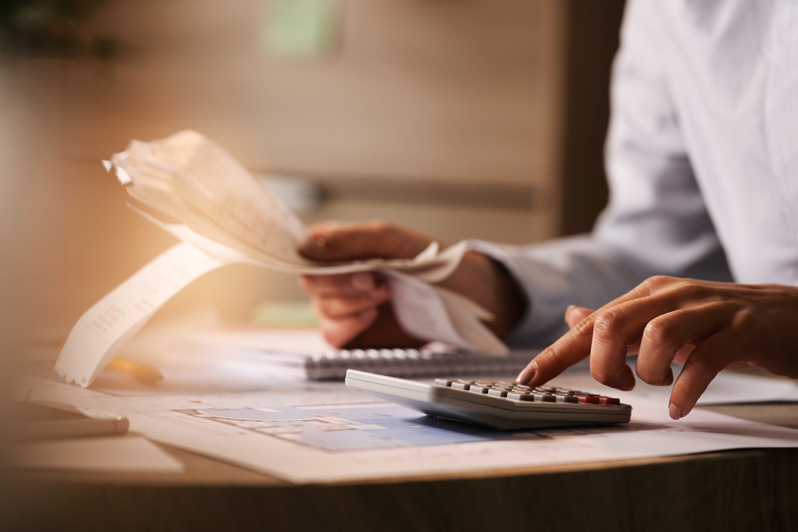 ⚡ ¿Qué es Más Barato: Mercado Libre o Tarifa Regulada? Comparativa Real en Casos Reales
